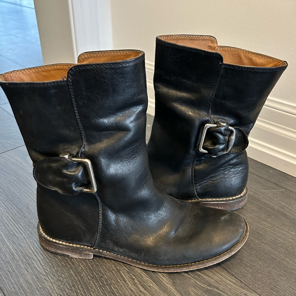 FRYE women leather combat boots size 6 in black